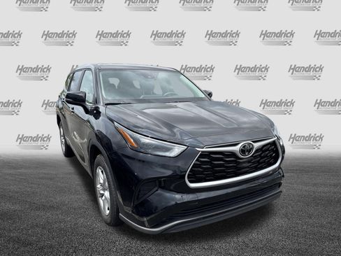 Used 2023 Toyota Highlander L FWD image 6