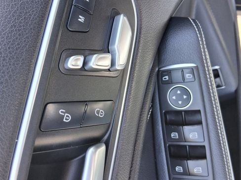Used 2018 Mercedes-Benz GLA 250 4MATIC w/ Premium Package image 17