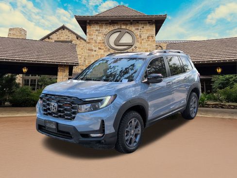 Used 2024 Honda Passport TrailSport image 4