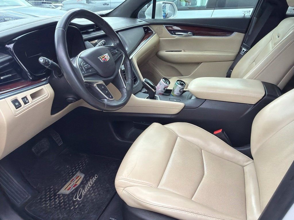 Used 2018 Cadillac XT5 Luxury w/ Driver Awareness Package FWD image 8