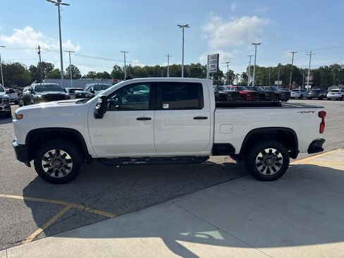 Used 2022 Chevrolet Silverado 2500 Custom w/ Custom Value Package AWD/4WD image 9