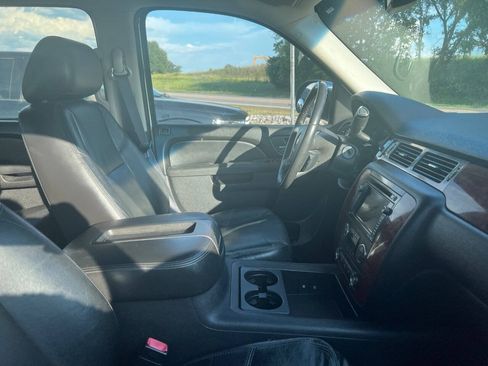 Used 2011 Chevrolet Avalanche LTZ RWD image 11