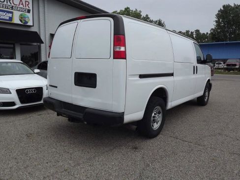 Used 2017 Chevrolet Express 2500 RWD image 4