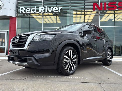 Used 2024 Nissan Pathfinder Platinum w/ Cargo Package image 2