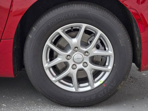 New 2027 Chrysler Pacifica Select FWD image 17