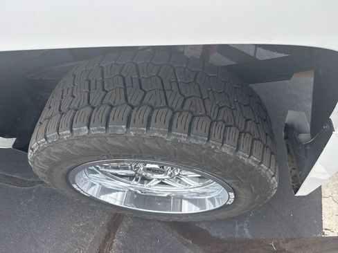 Used 2018 Chevrolet Silverado 1500 LT w/ All Star Edition AWD/4WD image 6