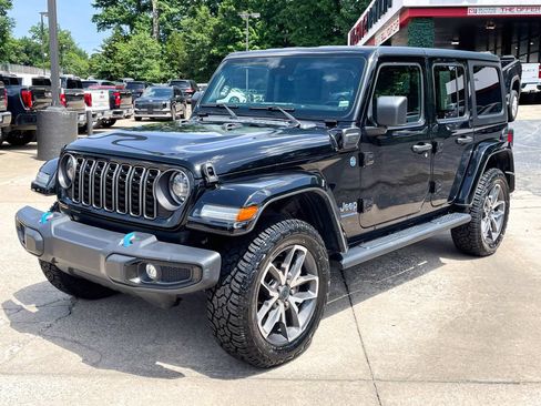 Used 2024 Jeep Wrangler Unlimited w/ LED Headlamp & Fog Lamp Group AWD/4WD image 1