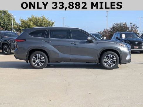 Used 2022 Toyota Highlander XLE image 4