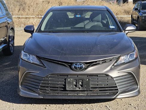 Used 2022 Toyota Camry LE image 2