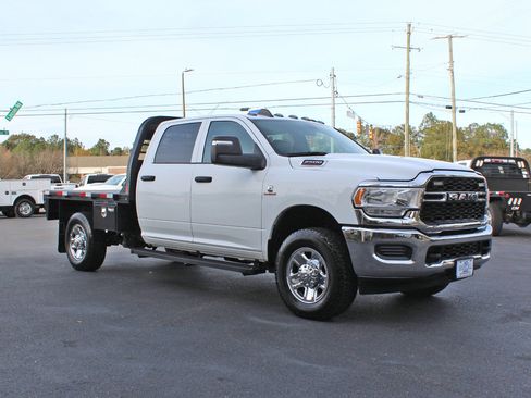 Used 2024 RAM 2500 Tradesman w/ Chrome Appearance Group image 8