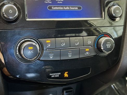 Used 2022 Nissan Rogue Sport S image 11