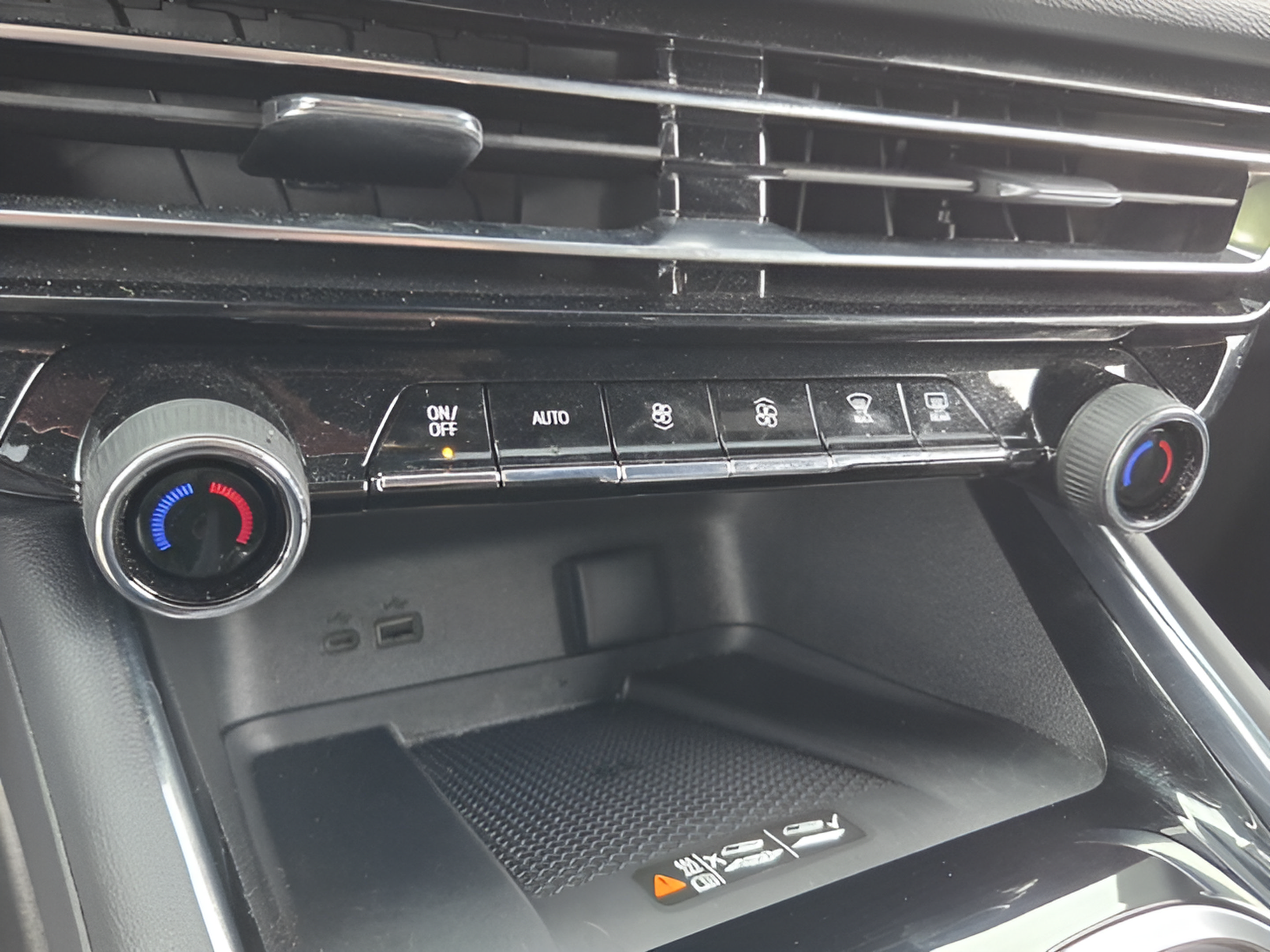 Certified 2026 Chevrolet Traverse RS FWD image 21