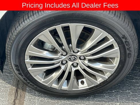 Used 2023 Toyota Venza Limited AWD/4WD image 25