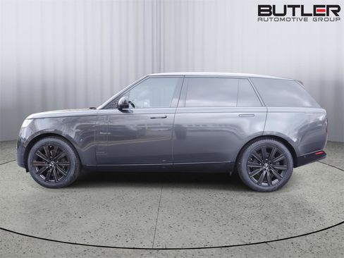 Used 2023 Land Rover Range Rover Long Wheelbase Autobiography image 4