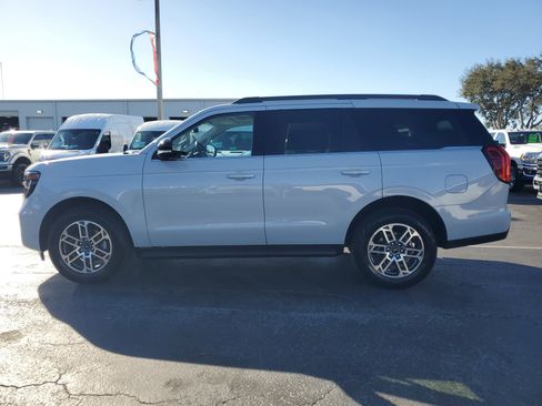 Certified 2025 Ford Expedition Active image 7