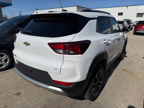 Used 2025 Chevrolet TrailBlazer LT image 2