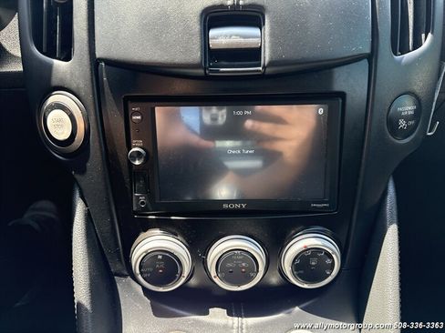Used 2016 Nissan 370Z Coupe RWD image 15