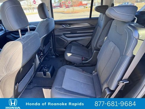 Used 2023 Jeep Grand Cherokee L Laredo image 20