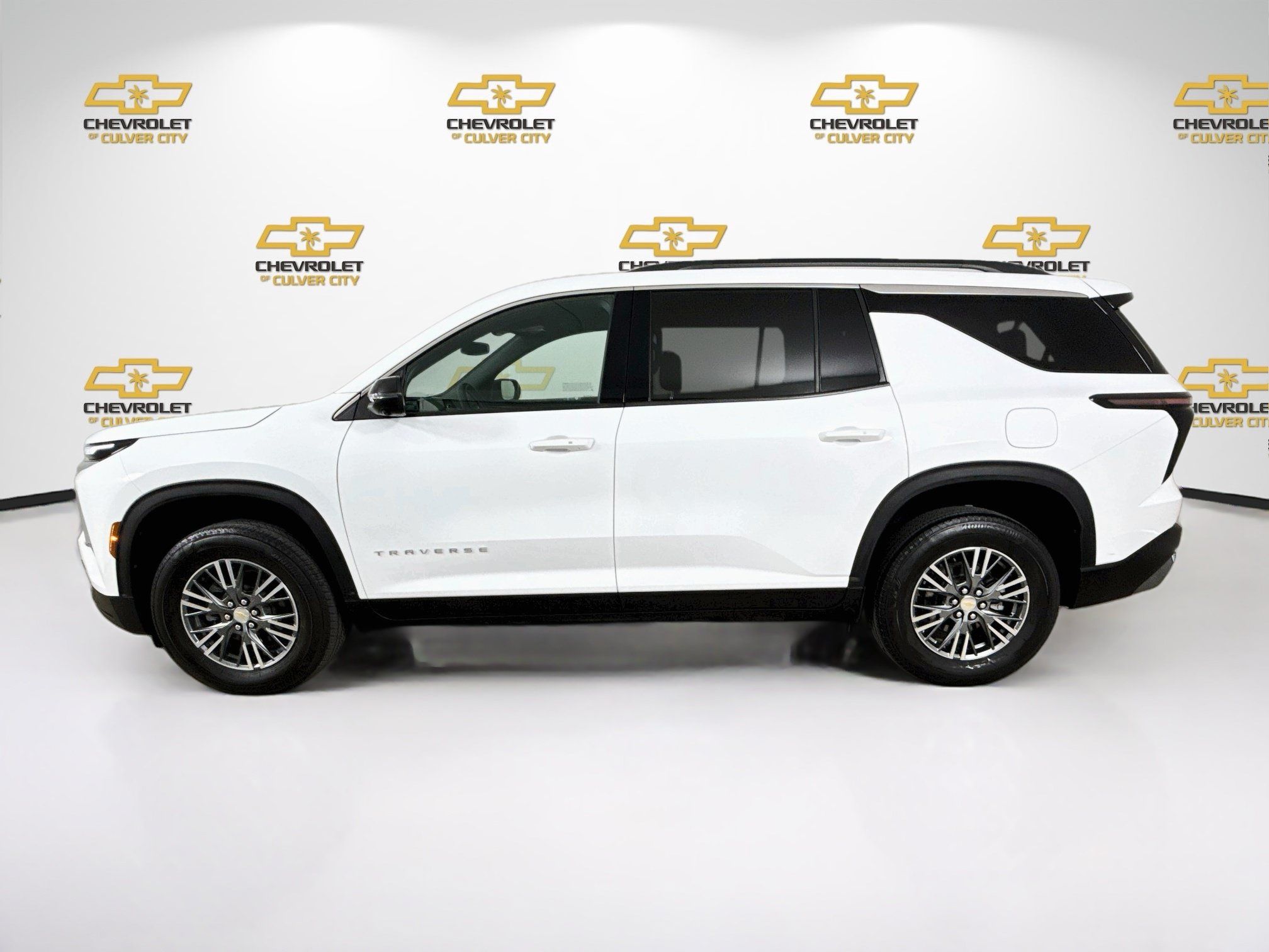 Used 2024 Chevrolet Traverse LT FWD image 5