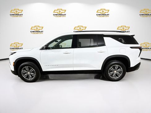 Used 2024 Chevrolet Traverse LT FWD image 5