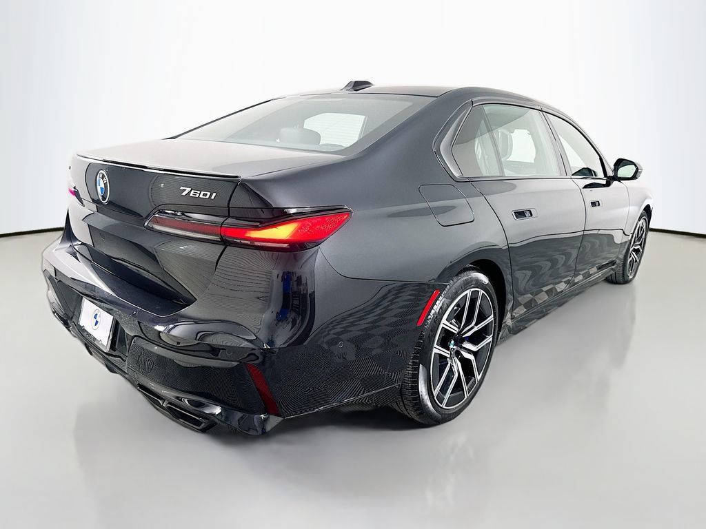 Used 2026 BMW 760i xDrive w/ Executive Package AWD/4WD image 5