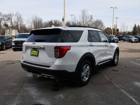 Used 2022 Ford Explorer XLT w/ Equipment Group 202A image 6