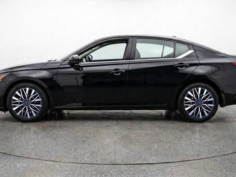Used 2025 Nissan Altima 2.5 SV FWD image 5
