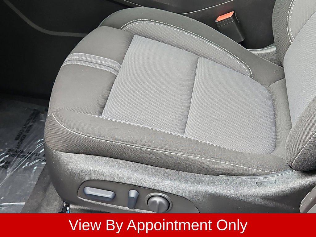 Used 2025 Chevrolet Blazer LT FWD image 14