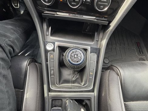 Used 2018 Volkswagen Golf R 4-Door image 19