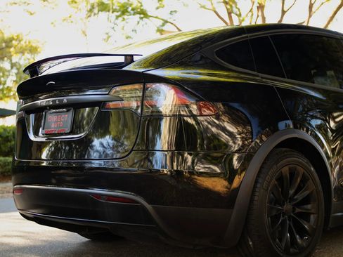 Used 2018 Tesla Model X 75D image 11