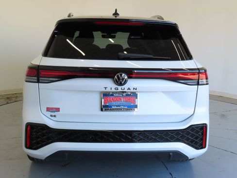 New 2026 Volkswagen Tiguan SE R-Line image 5
