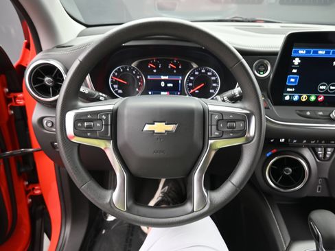 Used 2025 Chevrolet Blazer LT AWD/4WD image 19