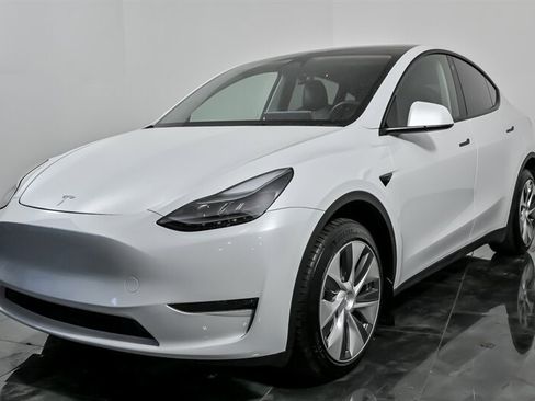 Used 2023 Tesla Model Y Long Range image 5