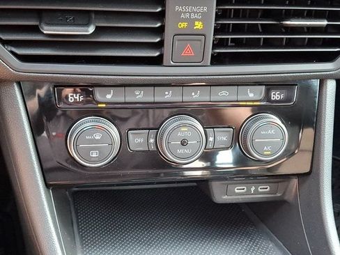 Used 2023 Volkswagen Jetta SE w/ Black Wheel Package FWD image 19