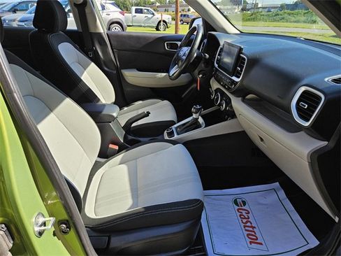 Used 2023 Hyundai Venue SEL image 15