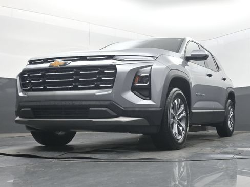Used 2025 Chevrolet Equinox LT FWD image 30