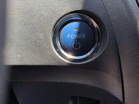 Used 2015 Toyota Prius Three FWD image 17