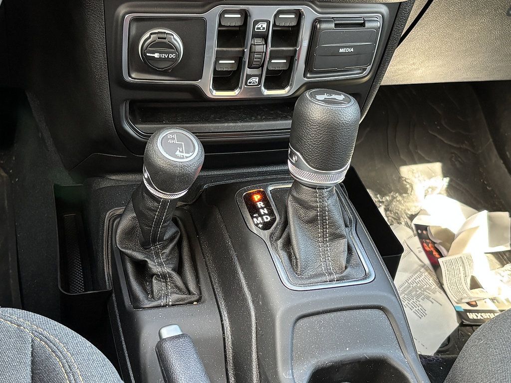 Used 2025 Jeep Wrangler Unlimited Sport AWD/4WD image 14
