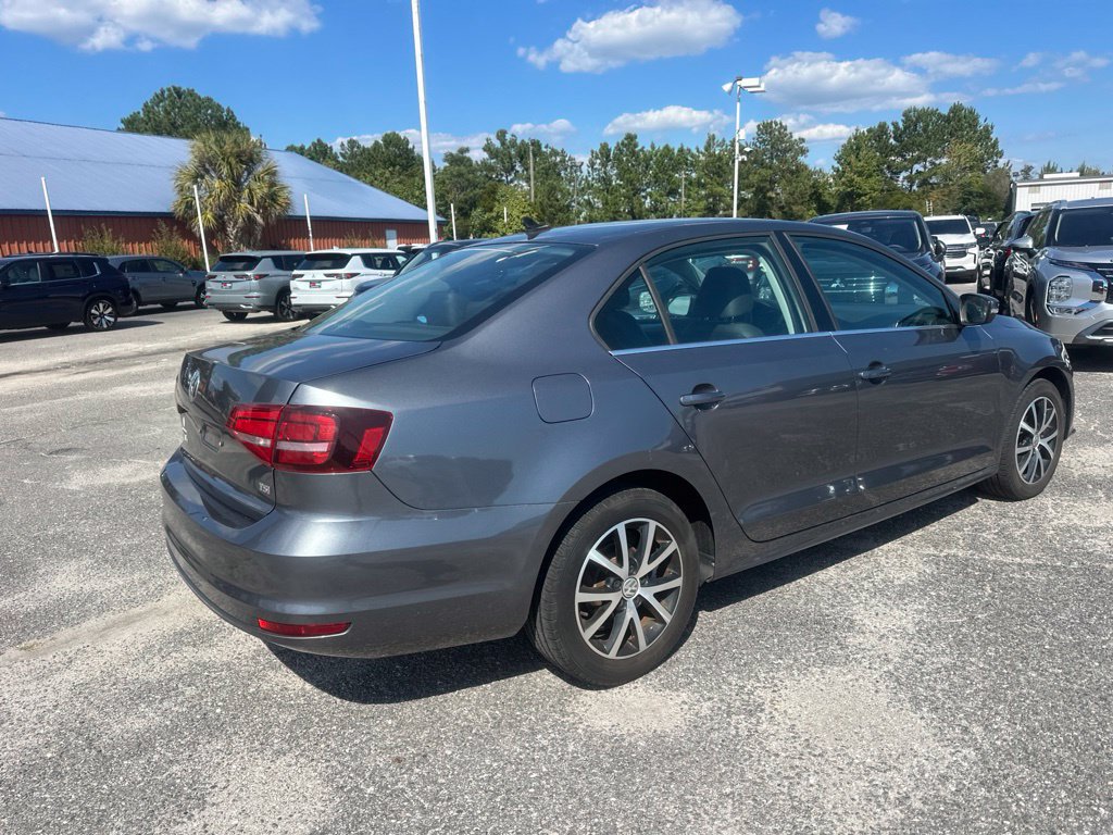 Used 2017 Volkswagen Jetta SE FWD image 3