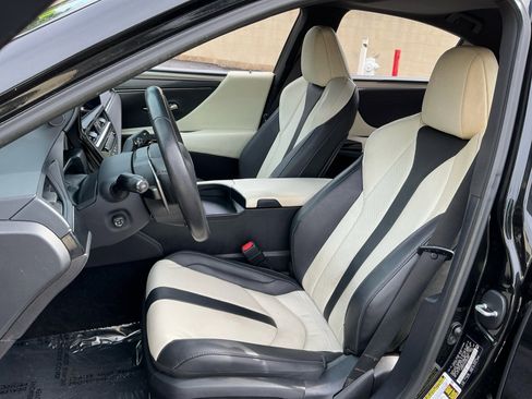 Used 2023 Lexus ES 300h F Sport w/ Accessory Package (Z2) image 19