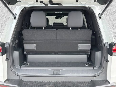 New 2026 Lexus LX 700h Luxury image 12
