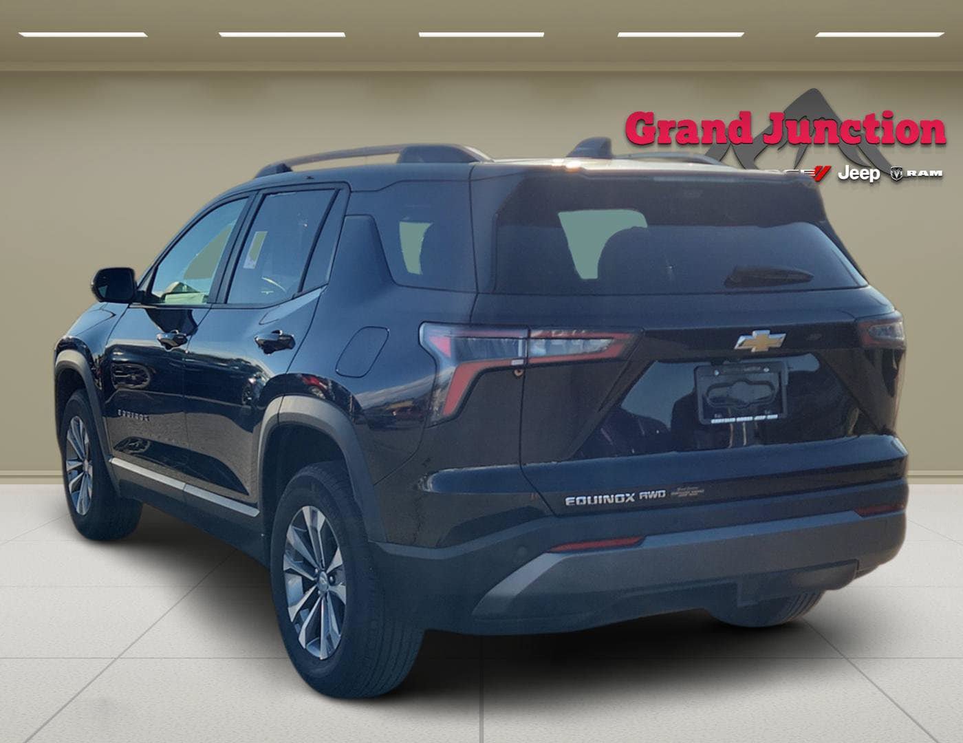 Used 2025 Chevrolet Equinox LT w/ Convenience Package II AWD/4WD image 5
