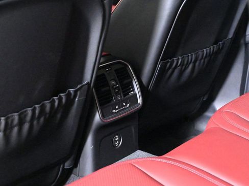 Certified 2024 Porsche Macan image 20