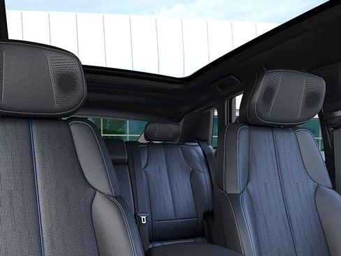 New 2026 Cadillac Lyriq V image 24