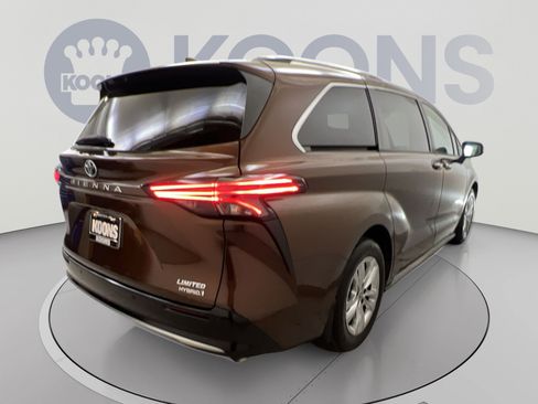 Used 2021 Toyota Sienna Limited FWD image 8