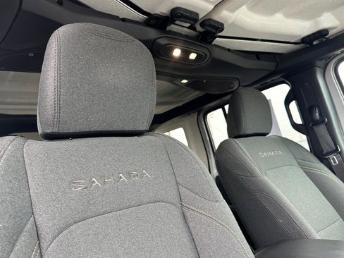 Used 2024 Jeep Wrangler Sahara image 18