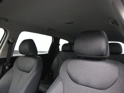Used 2023 Hyundai Santa Fe SEL FWD image 2
