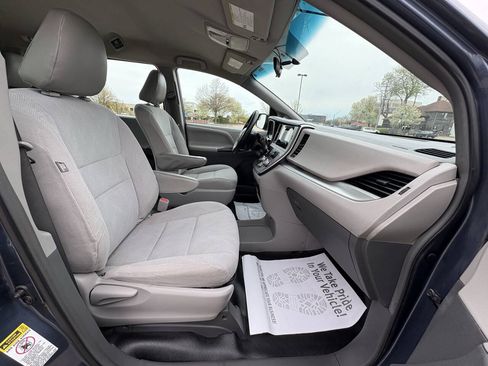 Used 2017 Toyota Sienna L FWD image 20