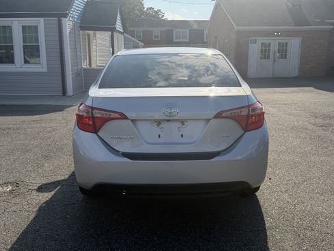 Used 2018 Toyota Corolla LE w/ Carpet Mat Package (TMS) FWD image 6