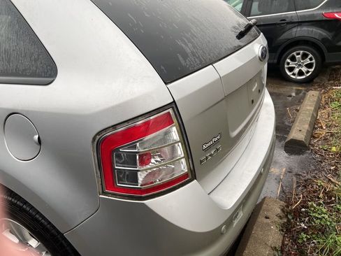 Used 2010 Ford Edge SE image 20